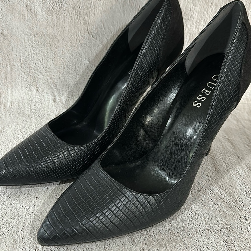 Guess pointed Toe pumps size 10